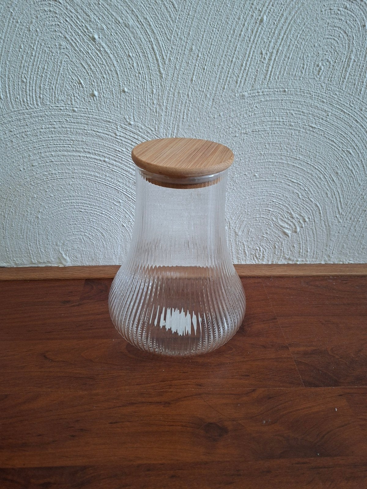 Glazen voorraadpot met houten deksel - Geribbeld design, Huis en Inrichting, Ophalen, Zo goed als nieuw, Glas, Modern