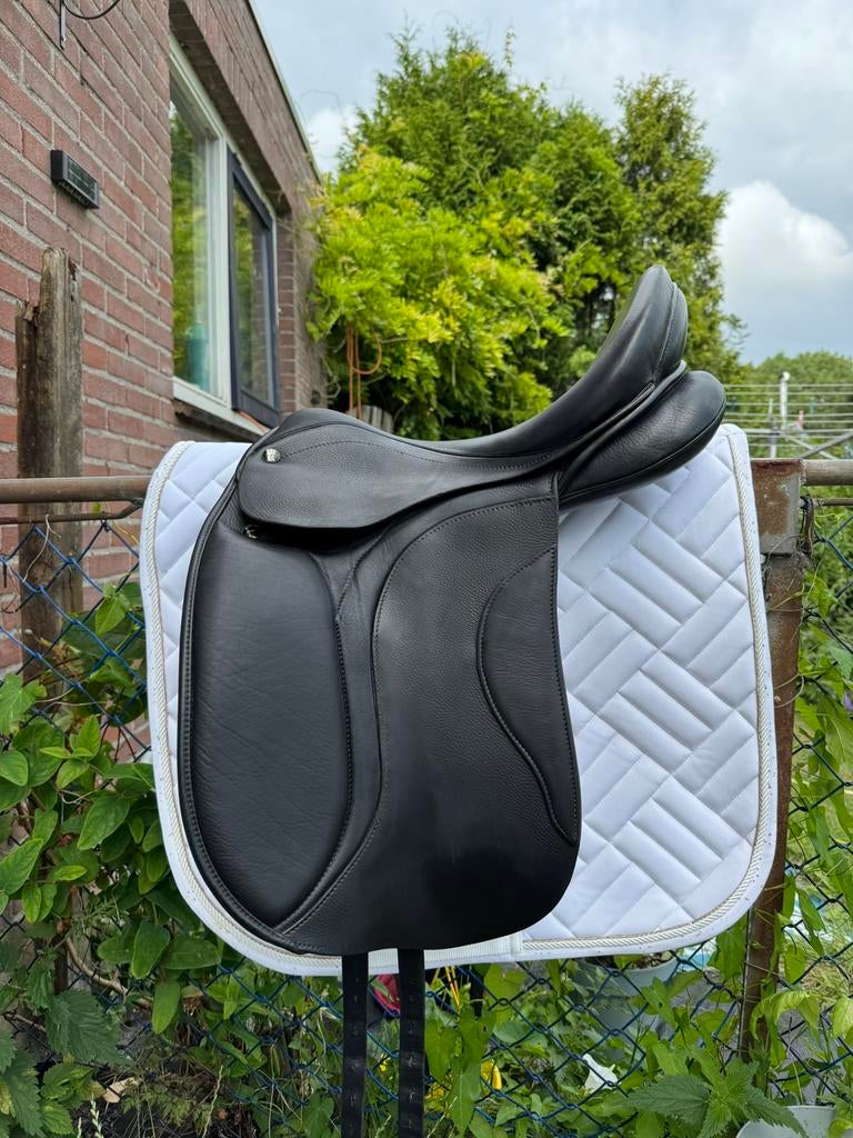 Kingsley D1 Zadel - zwart - 17,5 inch, Dieren en Toebehoren, Ophalen, Zo goed als nieuw, Dressuur