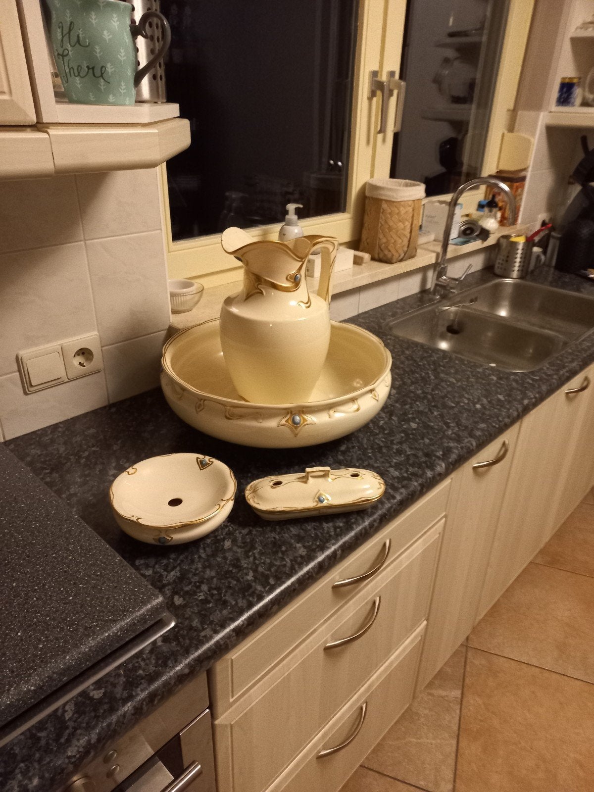 Antieke waskom set met kan en zeepbakje, Ophalen