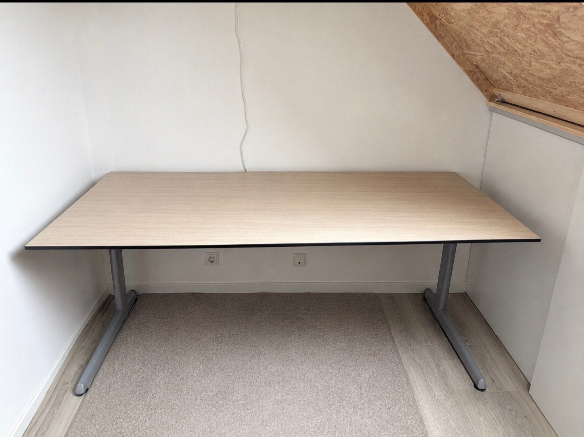Ahrend bureau - Modern en functioneel, Gebruikt, 88 cm, 180 cm, Kabelgoot