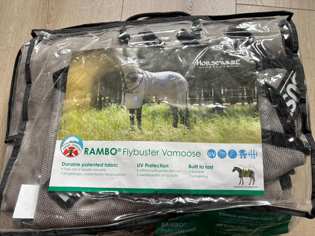 Rambo Flybuster Vamoose vliegendeken met hals | maat 140/190, Dieren en Toebehoren, Paarden en Pony's | Dekens en Dekjes, Full (L)