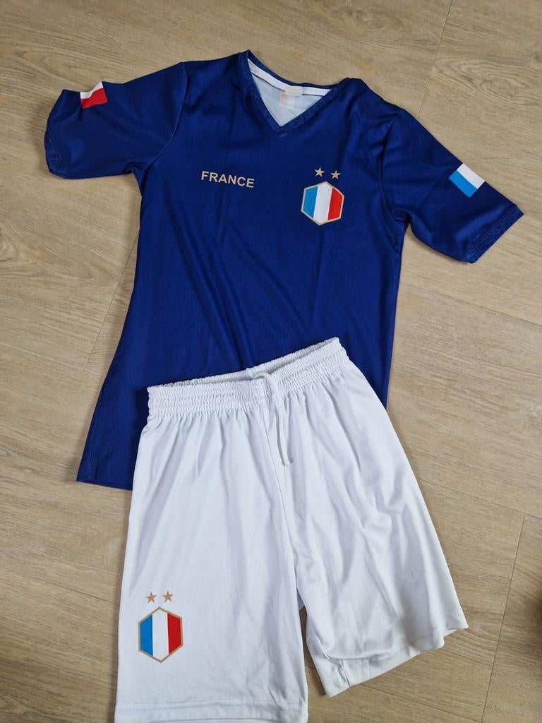 MBAPPÉ voetbal pak, Ophalen of Verzenden, Zo goed als nieuw, Jongen of Meisje, Setje