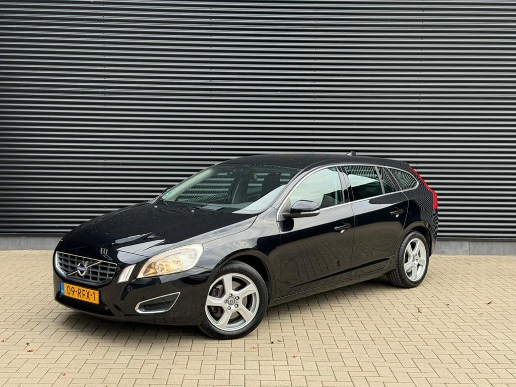 Volvo V60 2.0T Automaat 203PK Trekhaak Navi Clima NL auto, Stof, Zwart, 4 cilinders, Zwart