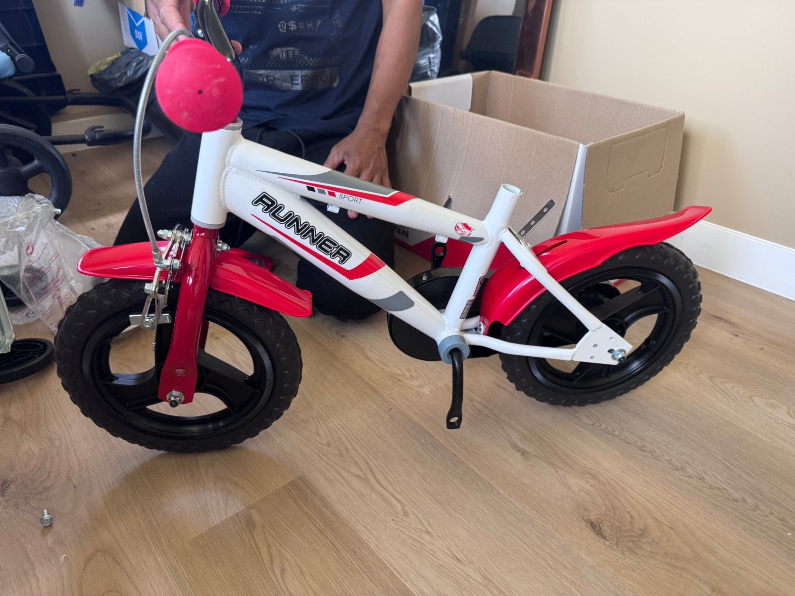 Brand new kids 12inch bike with training wheel, Fietsen en Brommers, Ophalen, Nieuw, Minder dan 16 inch