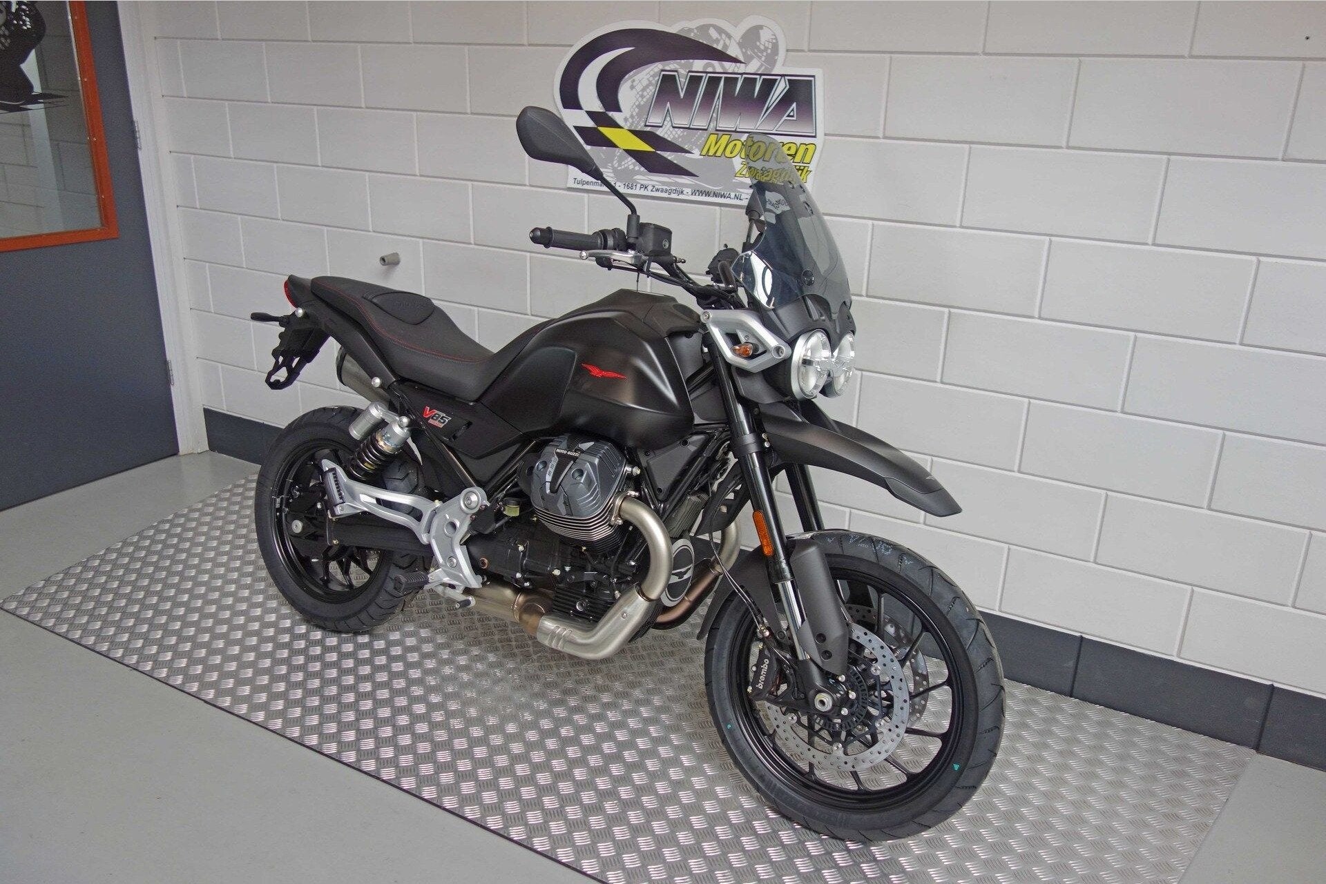 Moto Guzzi V85 Strada, 853 cc, LED Verlichting, Meer dan 35 kW, Toermotor