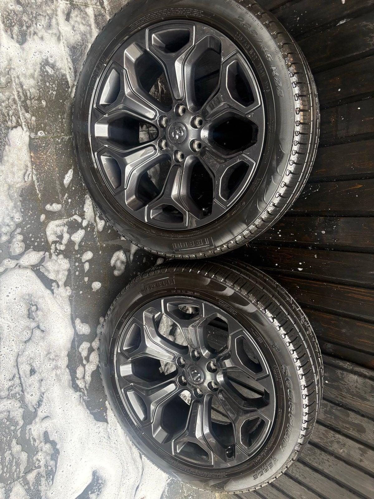 Dodge Ram 1500 Limited Velgen Generatie 5 met Pirelli banden, Auto-onderdelen, Ophalen, Gebruikt, 285 mm, Banden en Velgen