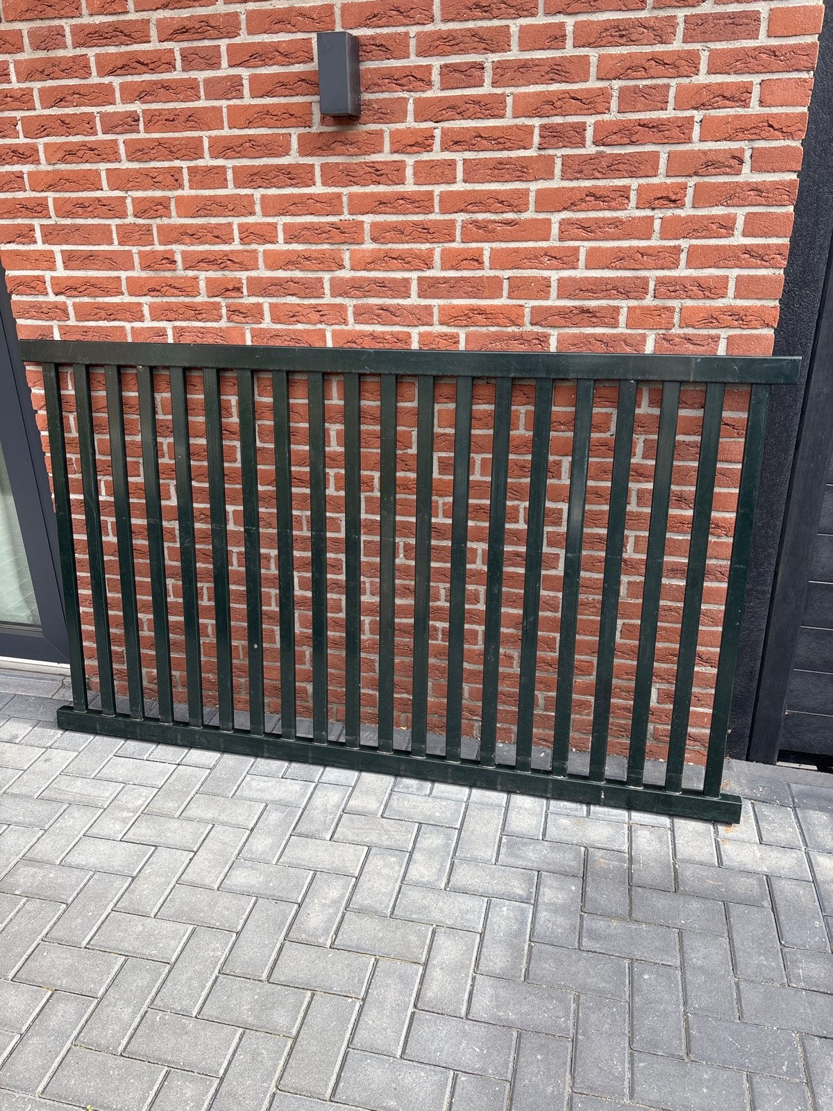 Groen stalen hekwerk - 196,5 cm breed, 115 cm hoog, Tuin en Terras, Ophalen, Gebruikt, IJzer, Spijlenhekwerk