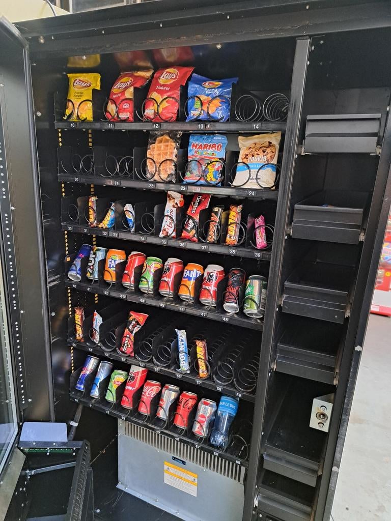Combi automaat gekoeld met voorraad ruimte, Ophalen