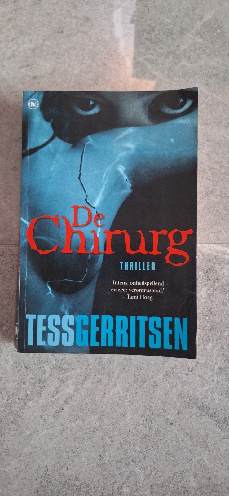 De Chirurg - Tess Gerritsen (Thriller), Boeken, Ophalen of Verzenden, Gelezen, Tess Gerritsen, Nederland