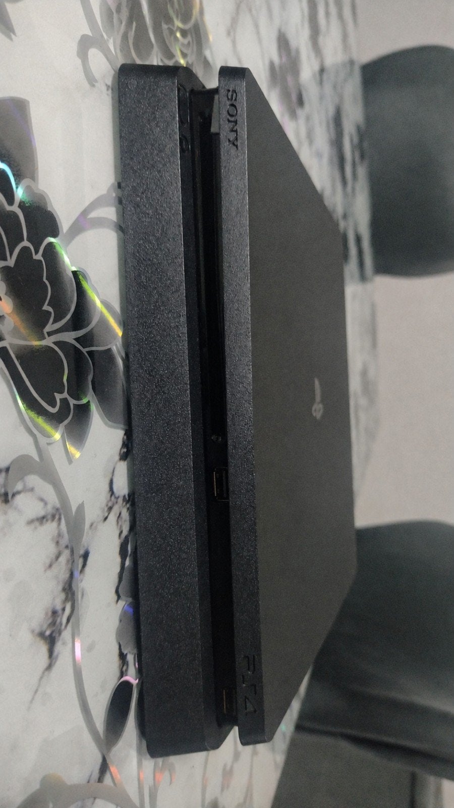 PlayStation 4 Slim met 1 controller en  cd games, Ophalen, Zo goed als nieuw