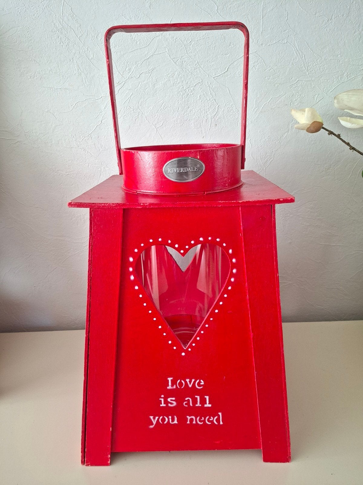 Rood windlicht 'Love is all you need' van Riverdale, Ophalen, Hout, Gebruikt, Landelijk