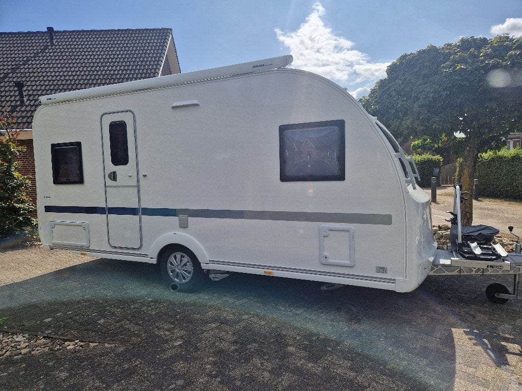 Adria Altea 472 PU - Nieuw model 2025 - Hagelbestendig, Caravans en Kamperen, Caravans, Rondzit, Frans bed, Particulier, Adria