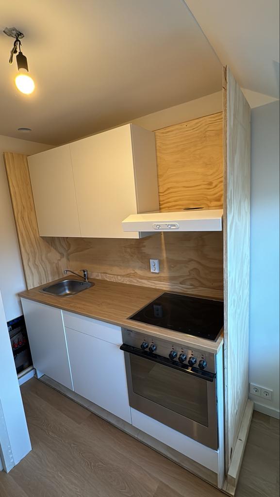 Compacte keuken., Huis en Inrichting, Keuken | Complete keukens, Gebruikt, Enkelwandige keuken, Wit, Hout, Ophalen