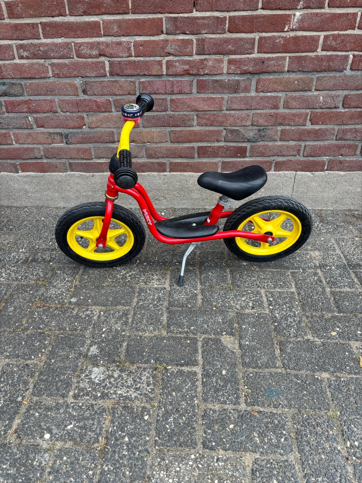 Leuke Puky loopfiets rood met geel, Ophalen, Zo goed als nieuw, Minder dan 16 inch