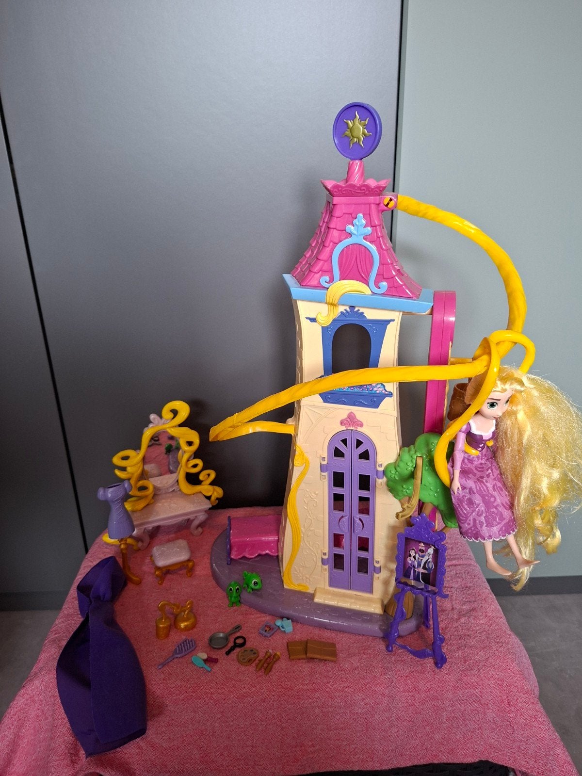 Rapunzel toren met pop en spulletjes, Ophalen of Verzenden, Gebruikt
