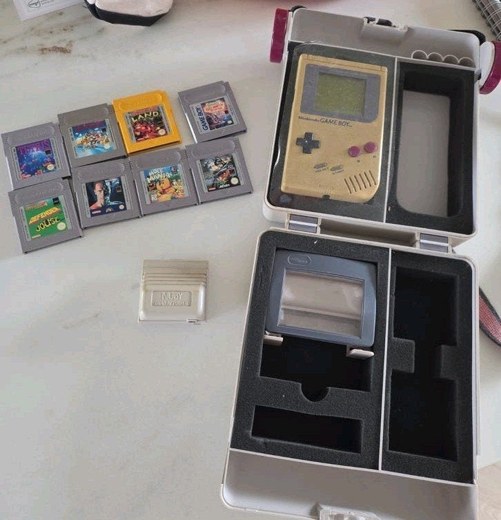 Game Boy Classic met 8 spellen en accessoires, Spelcomputers en Games, Ophalen of Verzenden, Gebruikt, Game Boy Classic, Met beschermhoes of tas