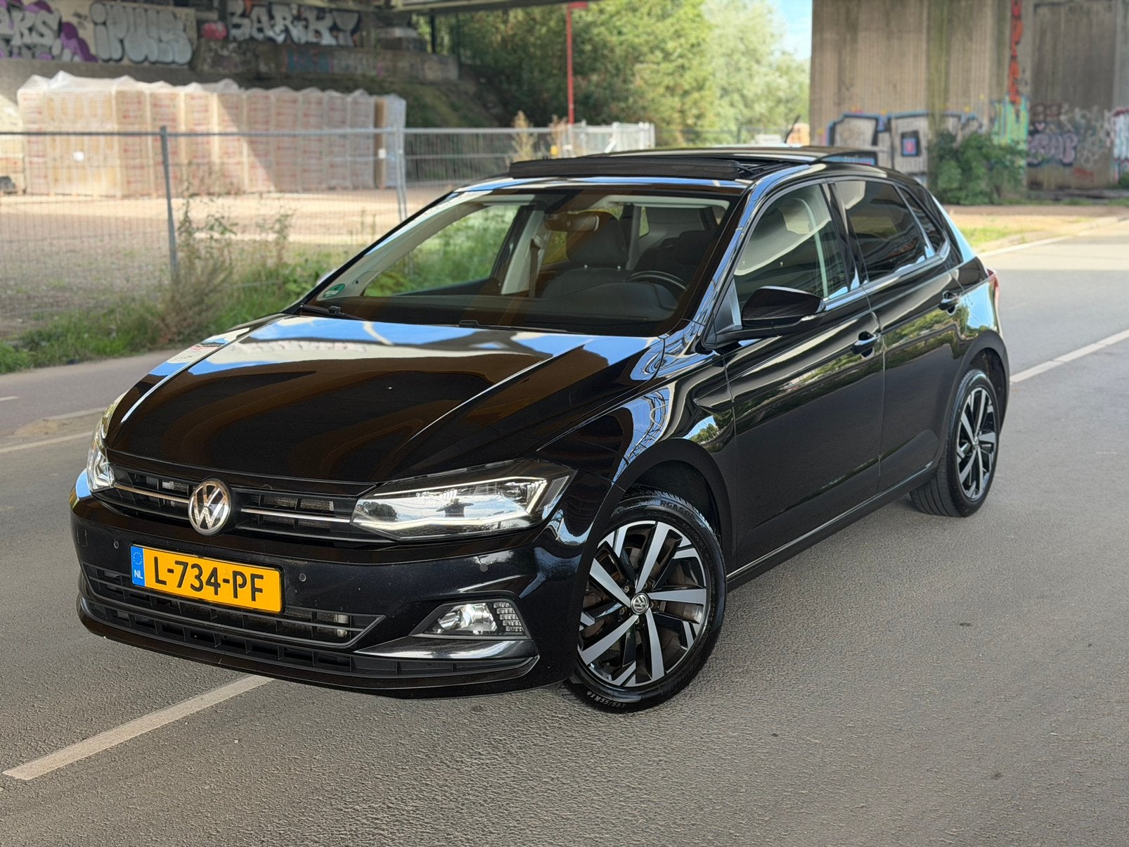 Volkswagen Polo 1.0 TSI DSG | PANO | LED | CAM | FULL OPTION, Auto's, Dealer onderhouden, 40 €/maand, Zwart, Origineel Nederlands