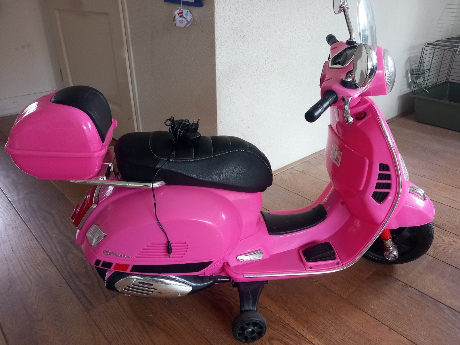 Vespa scooter 3 tot 6 jaar als nieuw, Ophalen, Zo goed als nieuw
