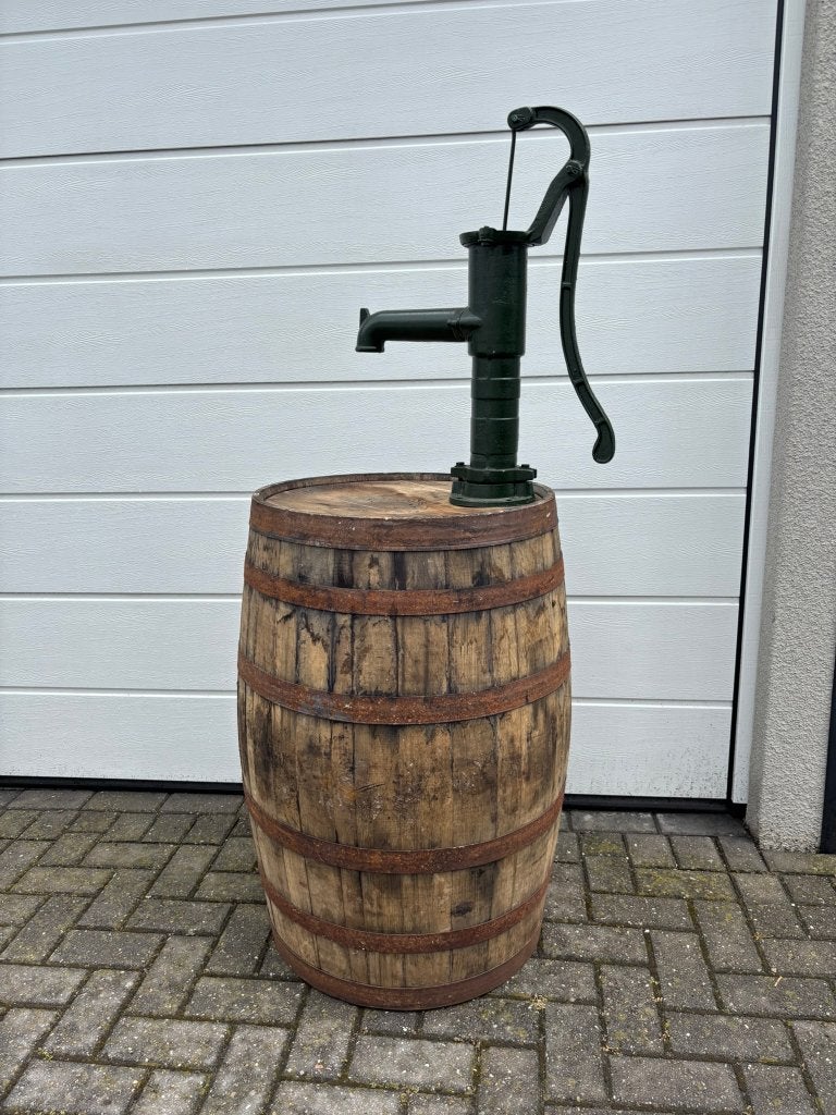 Regenton met pomp, Whiskey vat, eiken vat bloembakken, Tuin en Terras, 150 liter of meer, Ophalen of Verzenden, Zo goed als nieuw