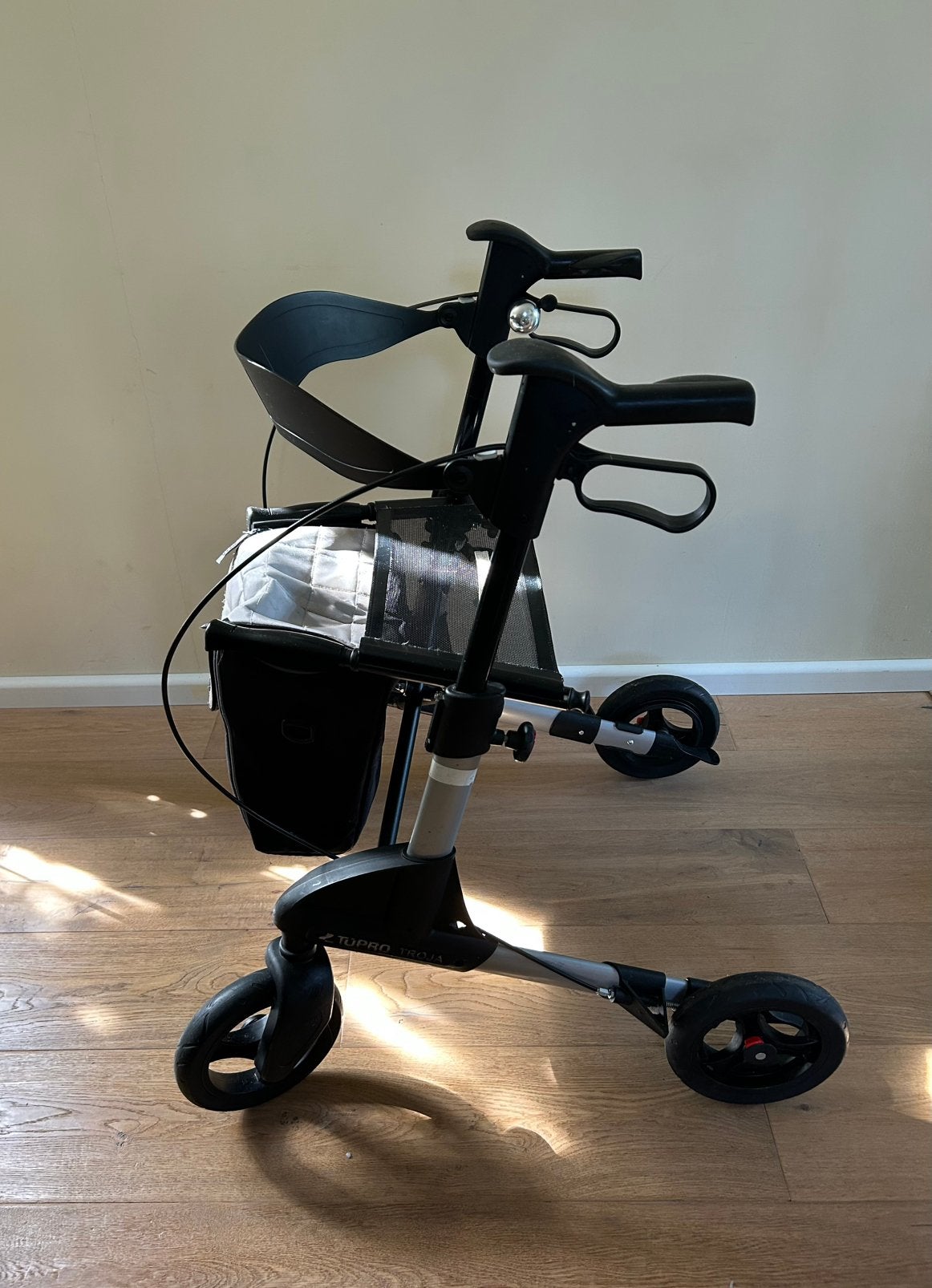 Rollator TOPRO Troja 2G, Small, met tas en rugsteun, Ophalen, Lichtgewicht, Gebruikt