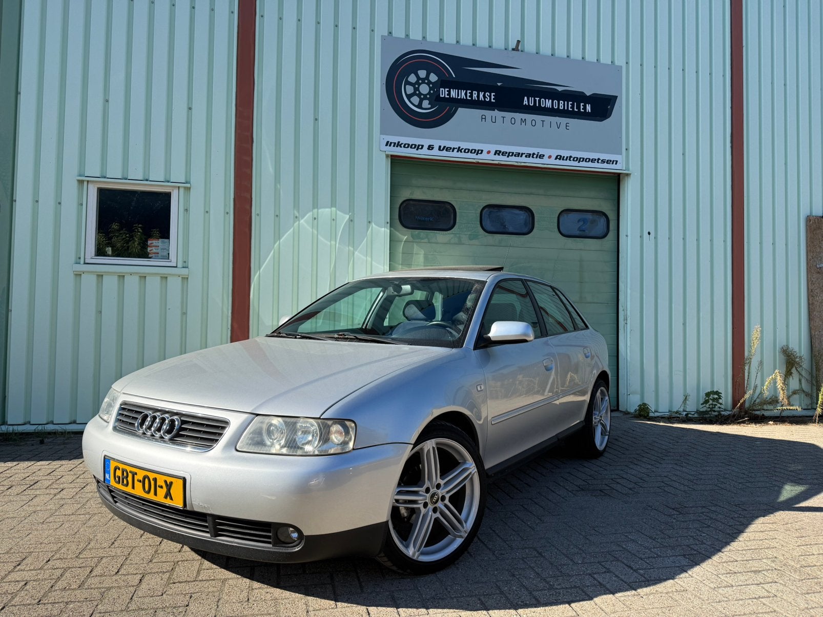Audi 2002 Grijs 1.6 Ambiente|Uniek|133Dkm|Automaat|, Auto's, 4 cilinders, Alcantara, Stoelverwarming, 1200 kg