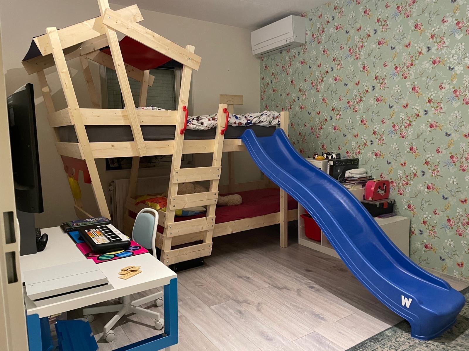 Stapelbed met glijbaan (Wickey CrAzY Castle), Ophalen, Gebruikt, 90 cm, Tweepersoons