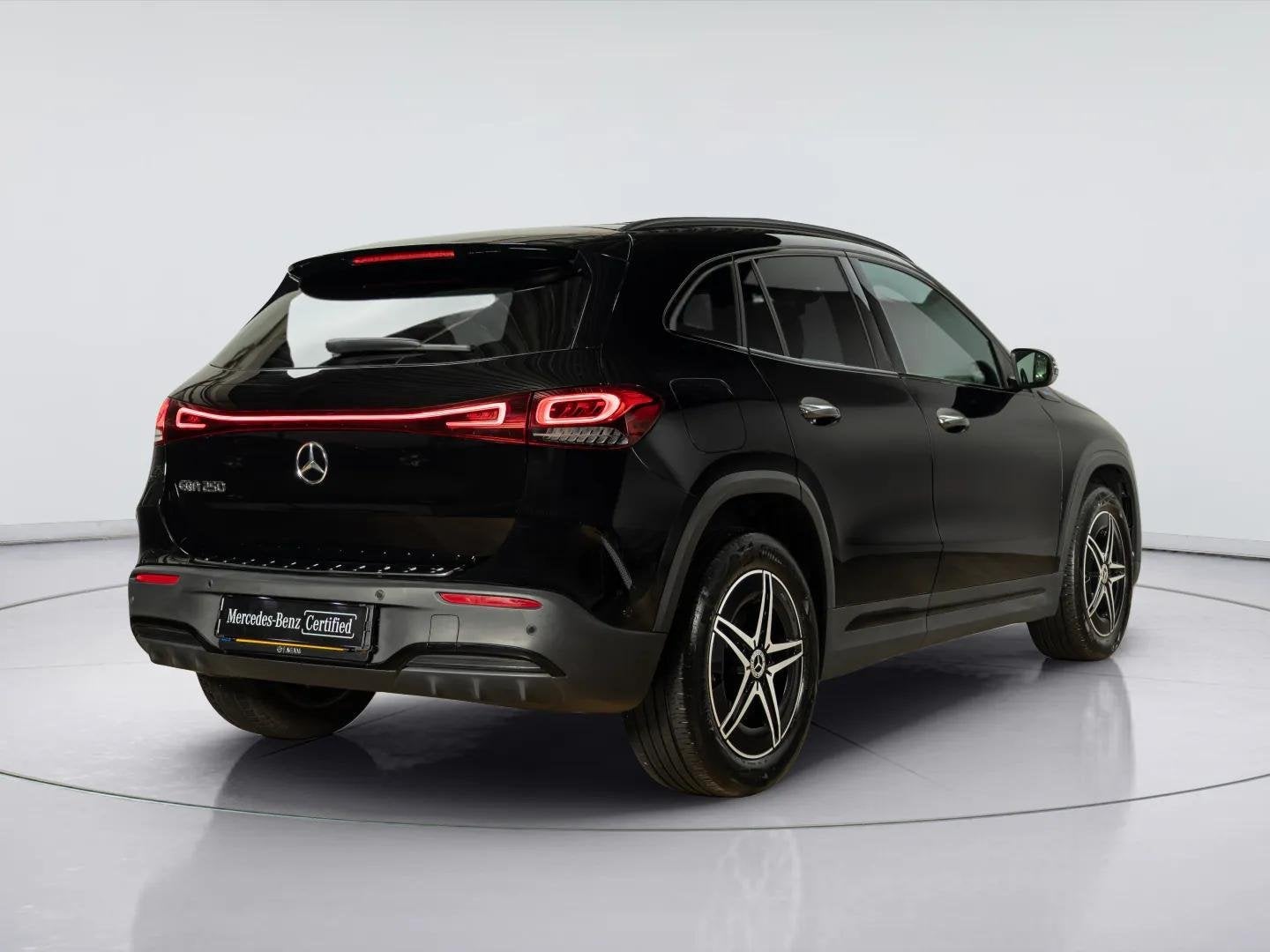 Mercedes-Benz EQA 250 Business Solution AMG 67 kWh | Panoram, Auto's, Gebruikt, 190 pk, Zwart, SUV of Terreinwagen