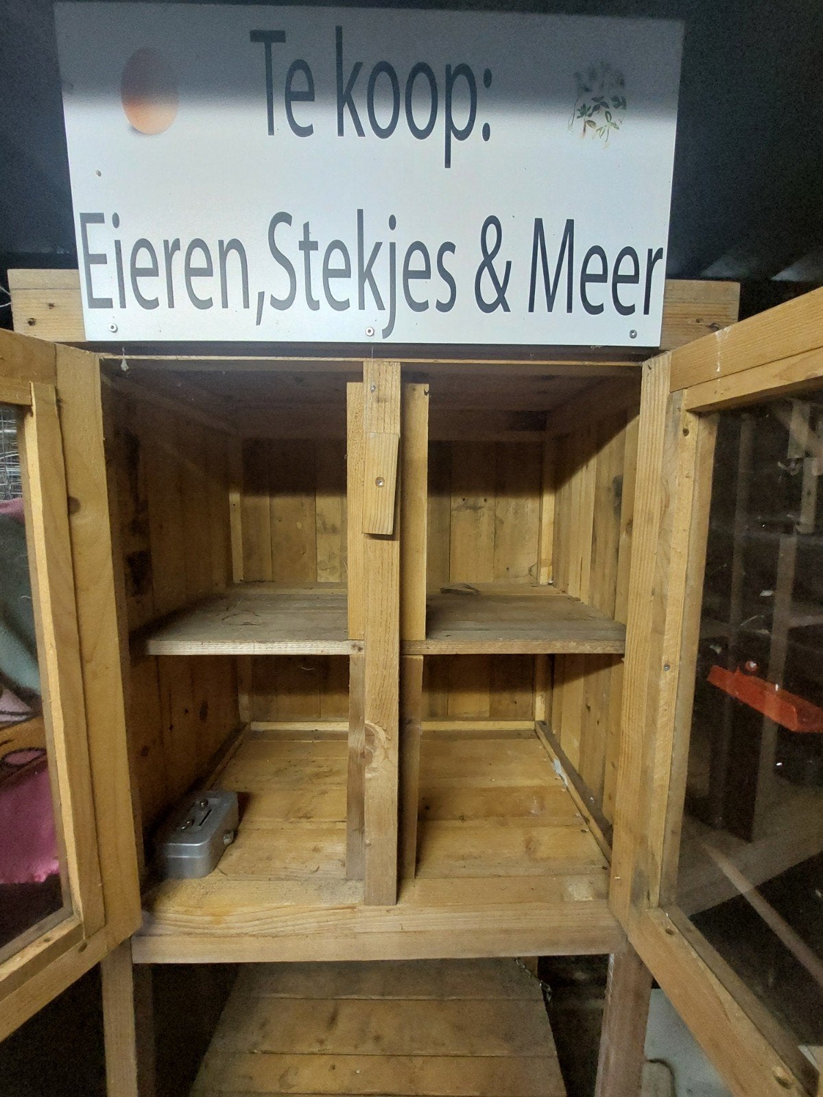 Houten Verkoopkast/Boekenkast met Glazen Deuren, Ophalen, Gebruikt