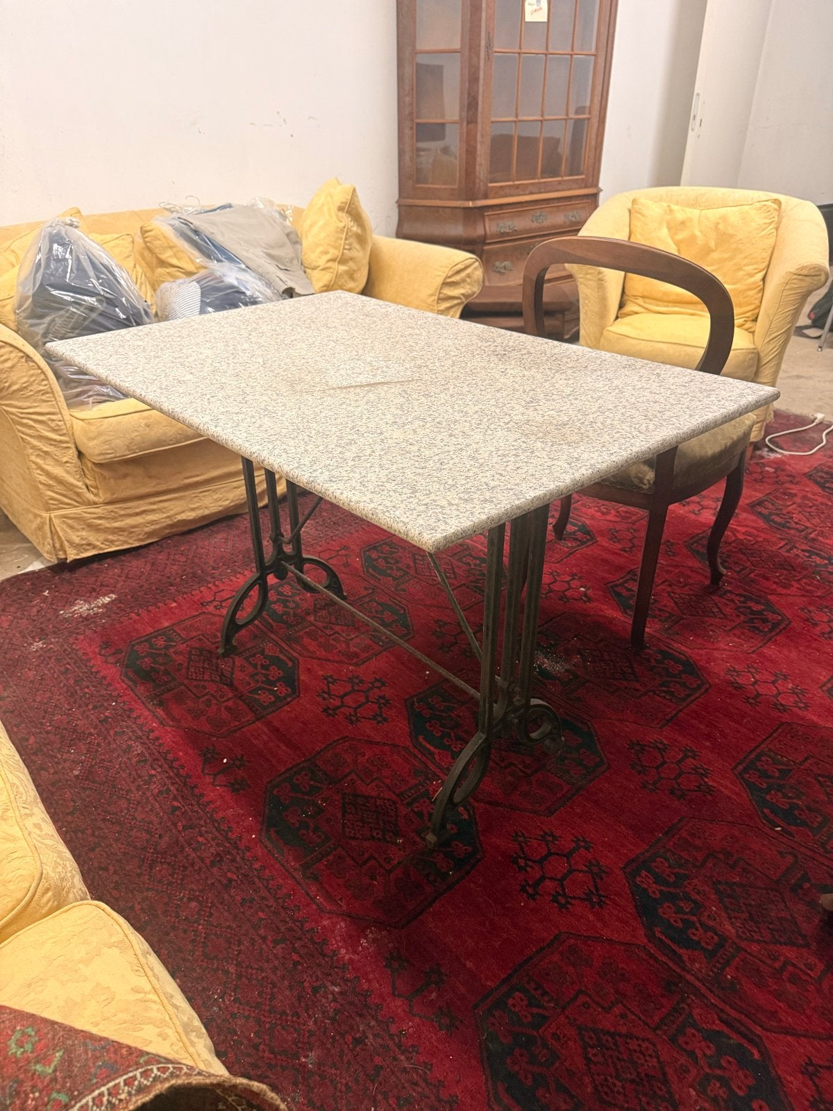Tafel met natuurstenen blad en gietijzeren onderstel, Ophalen, Gebruikt, 100 tot 150 cm, 50 tot 100 cm