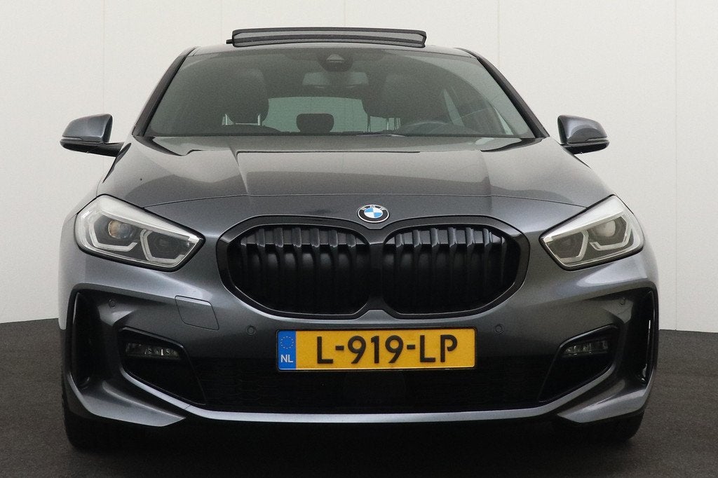 BMW 1-serie 118i M-Sport Pano-dak H-Leder/Sportstoelen Camer, Auto's, BMW, 136 pk, Gebruikt, Automatische klimaatregeling, Leder en Stof