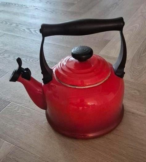Le Creuset fluitketel rood, Huis en Inrichting, Ophalen of Verzenden, Gebruikt