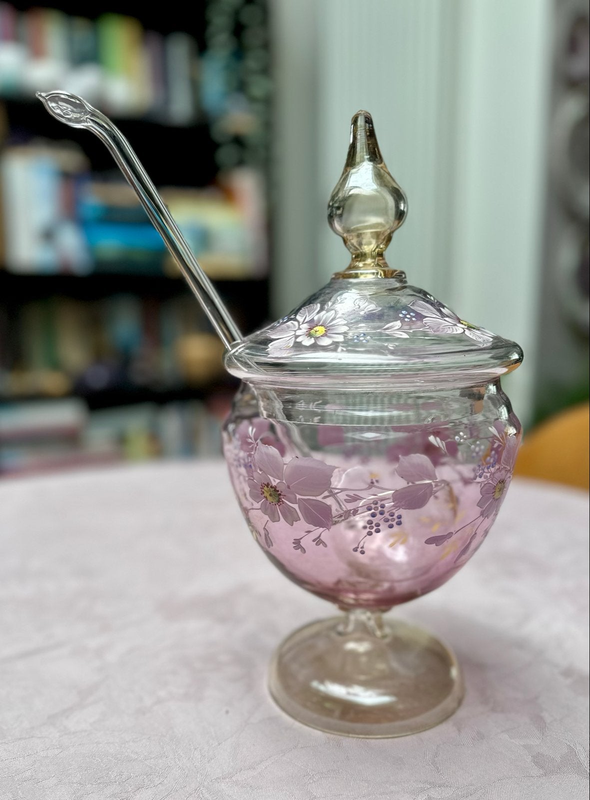 Antieke bowlpot met schep - roze/lila glas met bloemmotief, Ophalen of Verzenden
