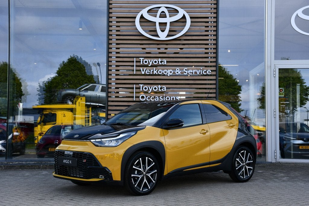 Toyota Aygo X Hybrid 115 GR Sport Automaat 116pk | Nieuw | d, Auto's, Toyota, 12 maanden, Gebruikt, Zwart, 4 stoelen