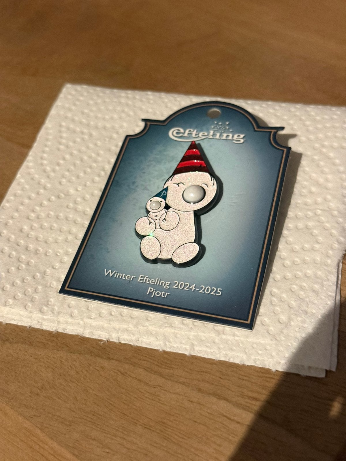 Efteling pin - winter efteling 2024 - 2025 pjotr, Verzamelen, Efteling, Ophalen of Verzenden, Zo goed als nieuw, Button of Speldje