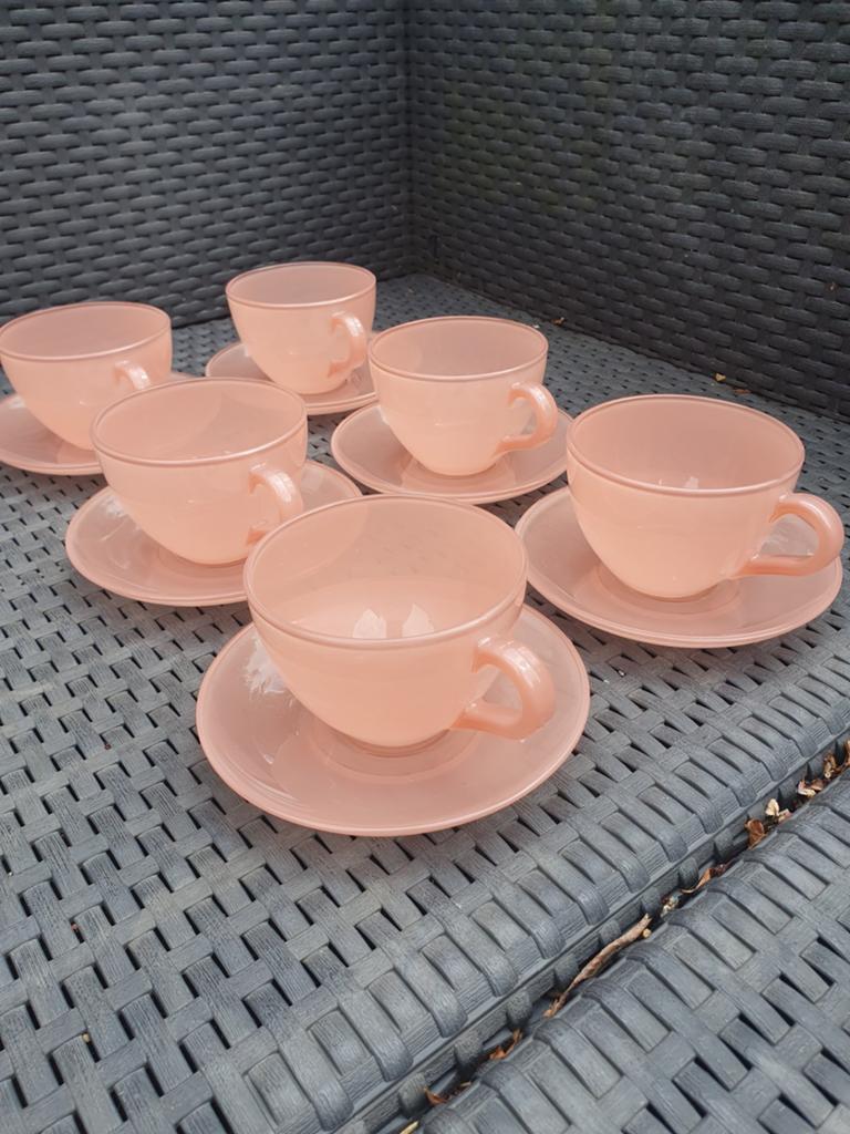 Vintage roze glazen kop en schotels persglas retro, Ophalen of Verzenden
