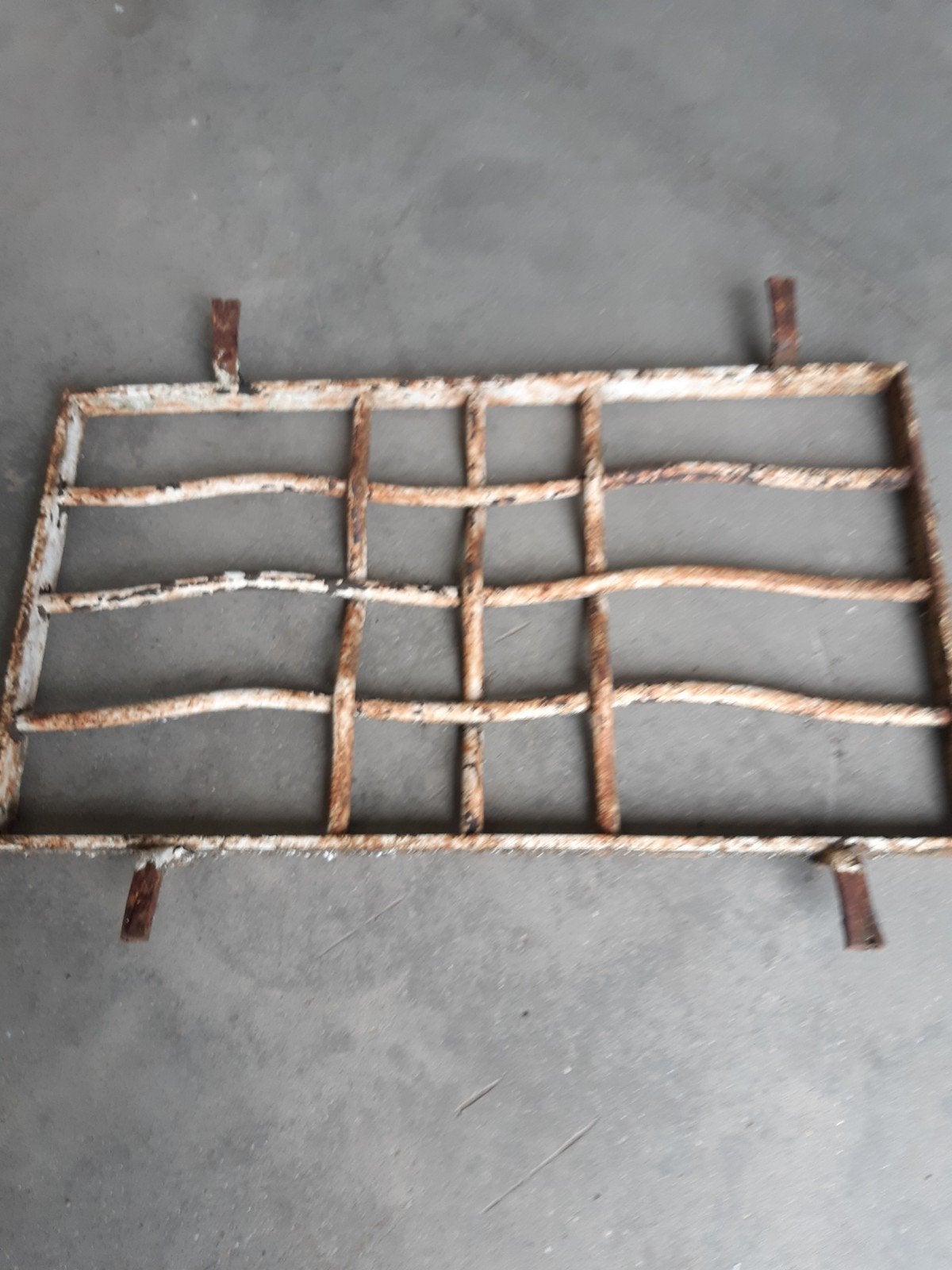 antiek massief metalen raambeveiliging/ hekwerk, Ophalen of Verzenden, Minder dan 80 cm, Gevelraam of Ruit, Minder dan 80 cm