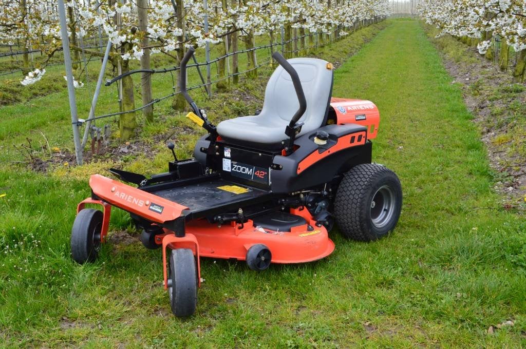 ARIENS Zoom 42 zero-turn zitmaaier, Overige, Oogstmachine