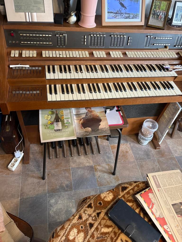 Elektronisch orgel met twee klavieren en pedalen, Muziek en Instrumenten, Orgels, Ophalen of Verzenden, Gebruikt, 2 klavieren