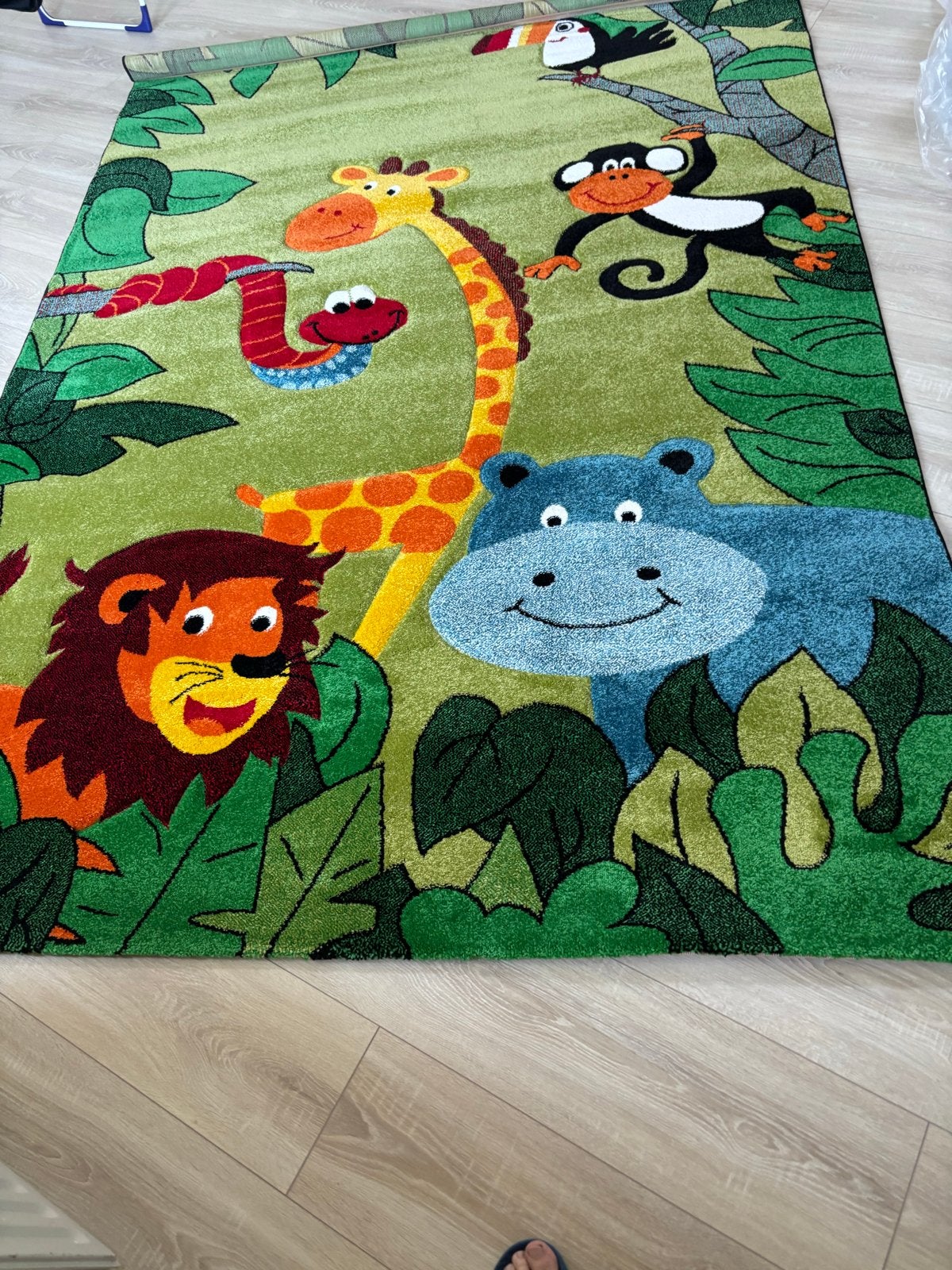 Vrolijk Kinderkleed met Jungle Dieren - Zo goed als nieuw, Huis en Inrichting, Stoffering | Tapijten en Kleden, Ophalen, 150 tot 200 cm