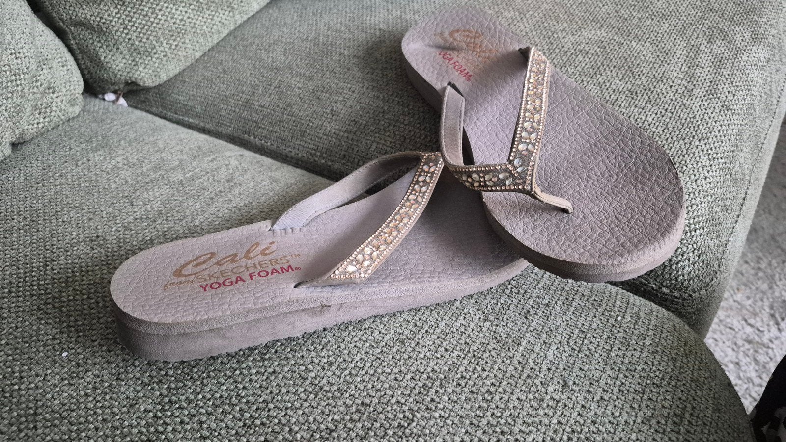 Skechers slippers maat 40., Ophalen of Verzenden, Zo goed als nieuw, Beige, Sneakers of Gympen