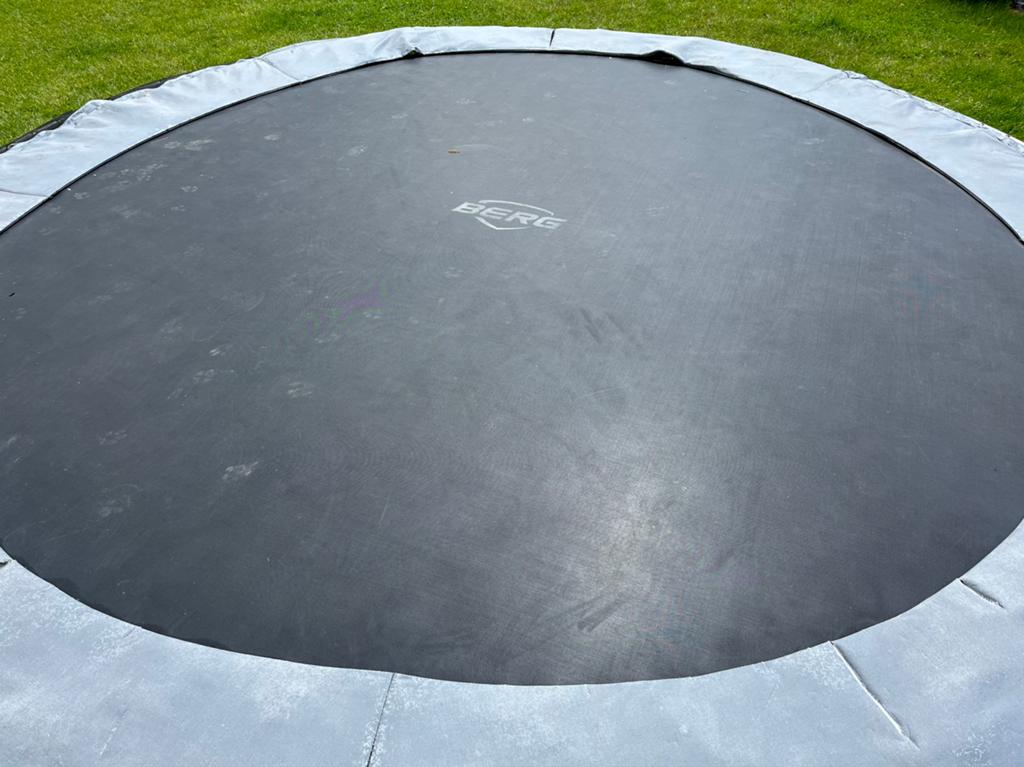 Berg trampoline 430cm, Ophalen, Gebruikt