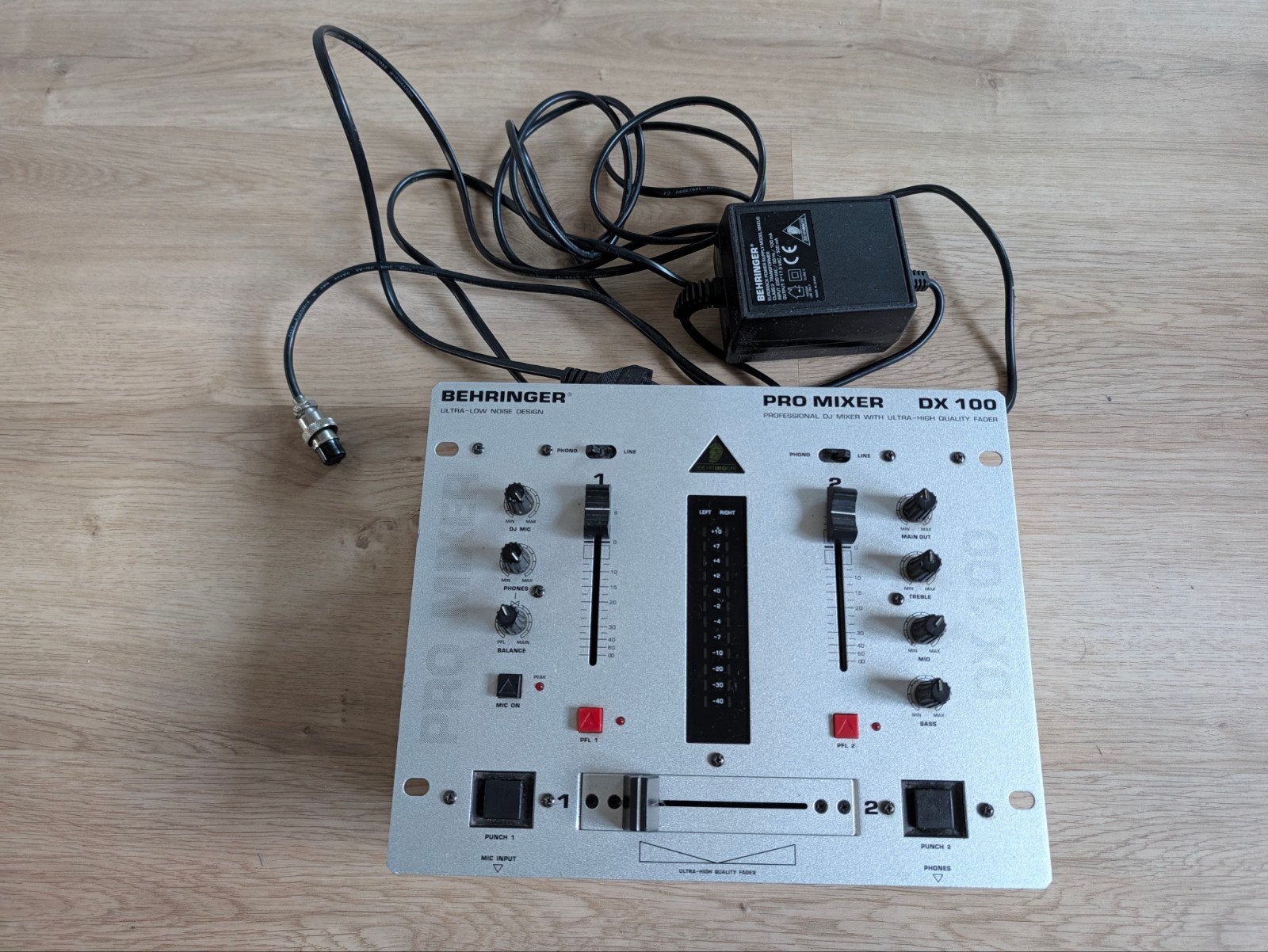 Behringer DX100 DJ Pro Mixer, Ophalen of Verzenden, Gebruikt, Minder dan 5 kanalen, Microfooningang
