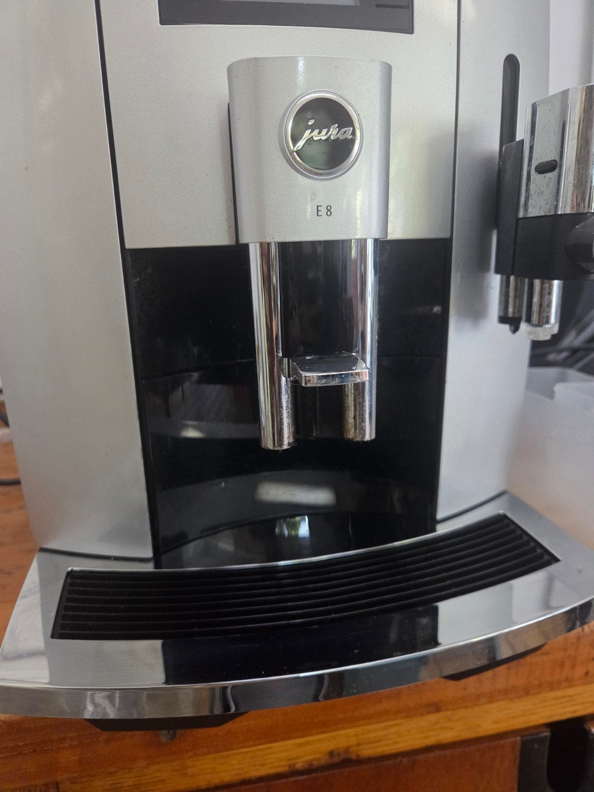 Jura E8 Moonlight Silver Koffiemachine - Zo goed als nieuw, Witgoed en Apparatuur, Koffiezetapparaten, Ophalen, Espresso apparaat