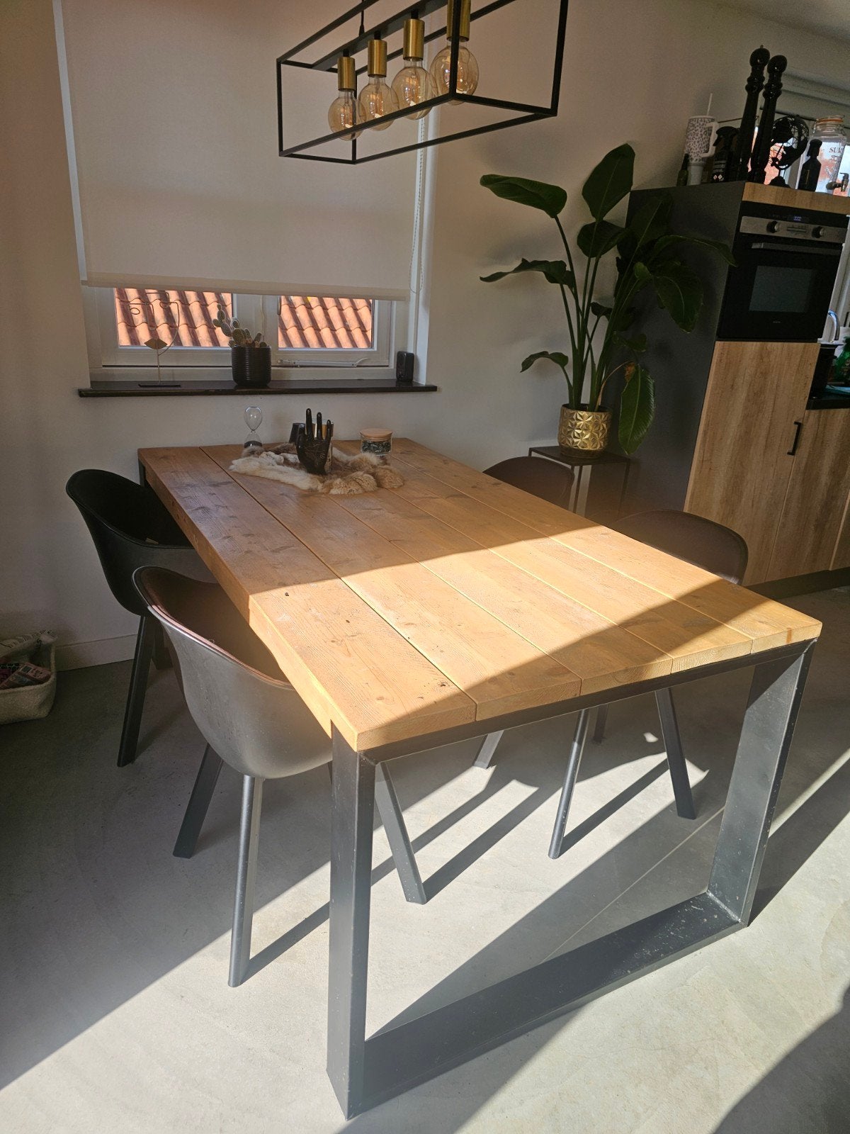 Houten eettafel (180x100) met stalen poten + 4 kuipstoelen, Ophalen, Overige houtsoorten, Gebruikt, 50 tot 100 cm