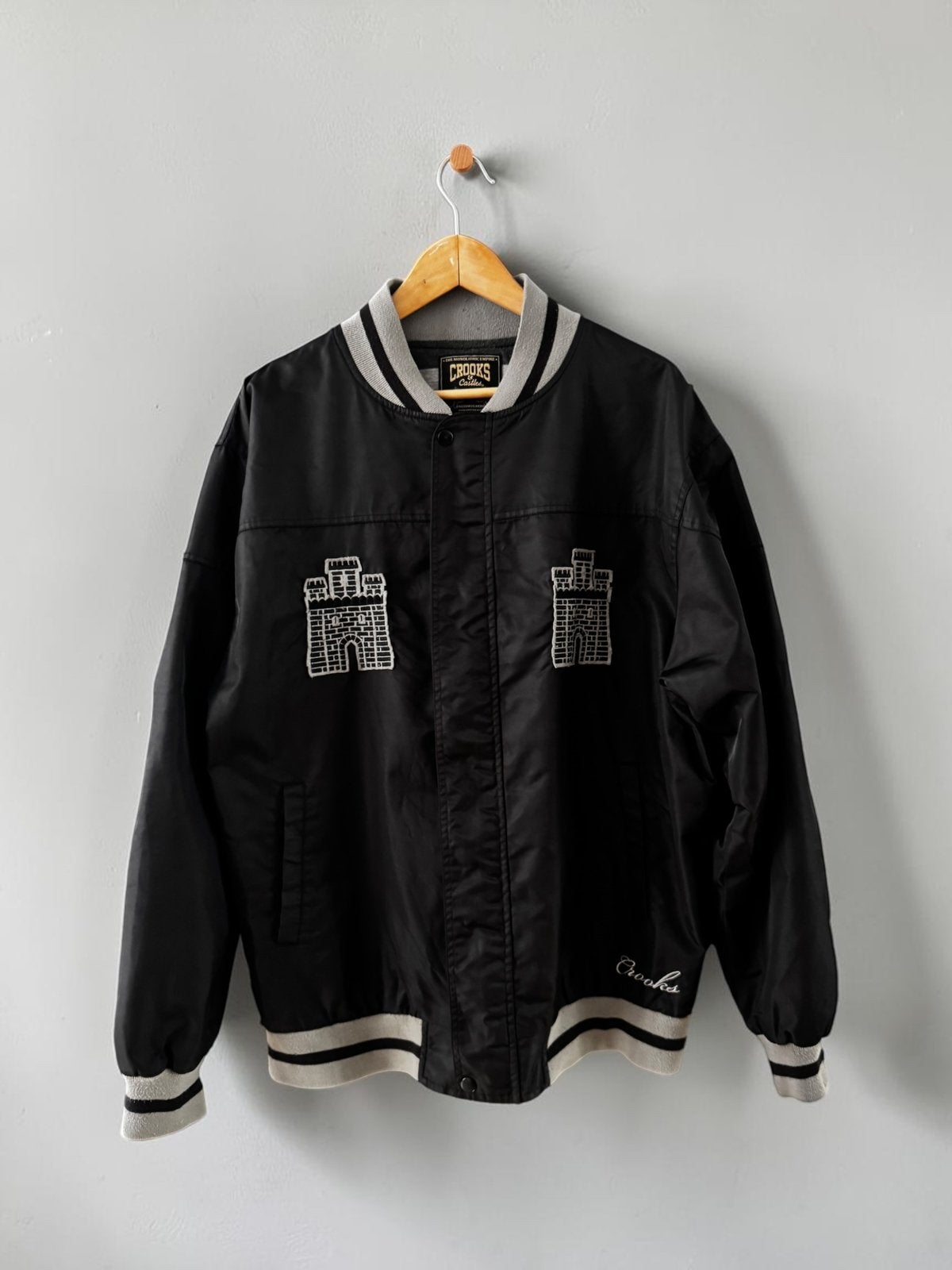 Crooks & Castles varsity jack jas zwart XL extra large, Ophalen of Verzenden, Zo goed als nieuw, Maat 56/58 (XL), Zwart