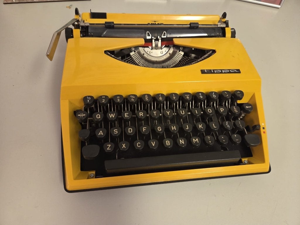 Vintage typemachine Triumph Adler Tippa, Ophalen, Gebruikt