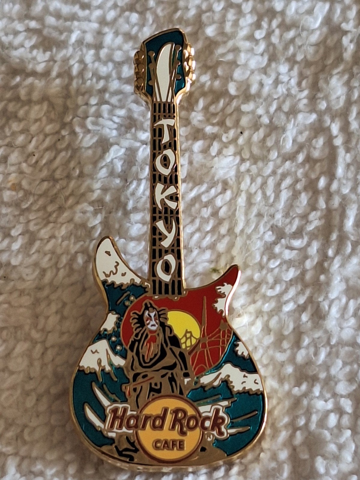 Hard Rock Cafe : TOKYO , Gave , Emaille Gitaar Pin, Verzenden, Zo goed als nieuw, Merk, Speldje of Pin
