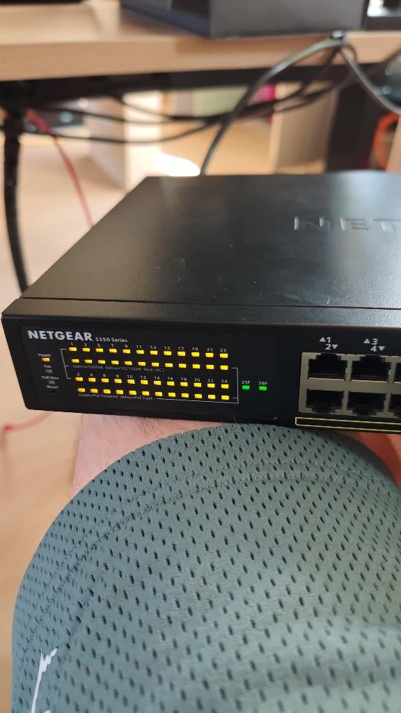 GS324TP RJ45: 24x 1G (PoE, 24x PoE+, 190W totaal) + 2x SFP, Verzenden, Zo goed als nieuw