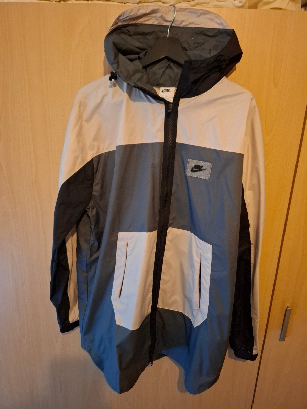 nike sport jas, Ophalen of Verzenden, Zo goed als nieuw, Regenjas