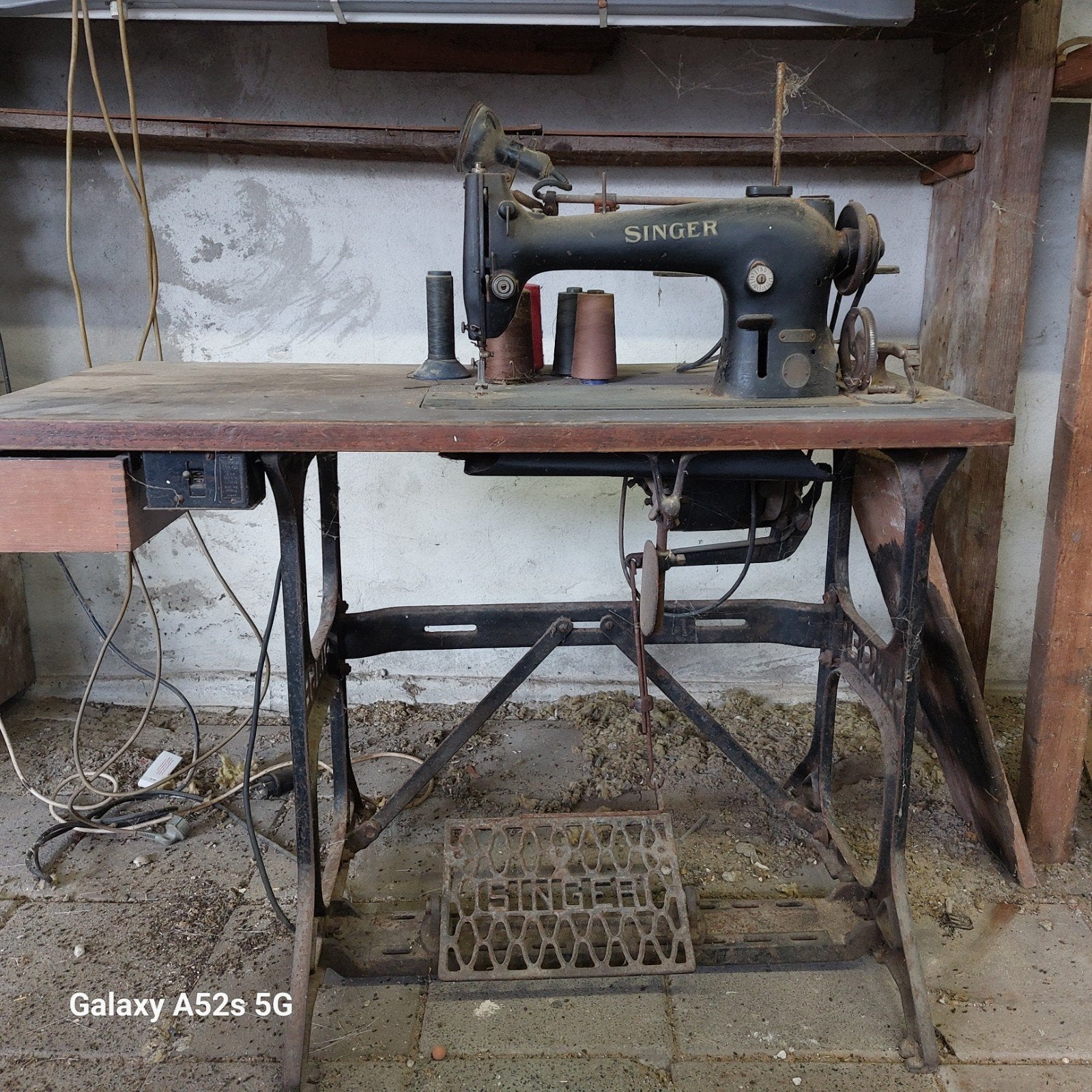 Antieke Singer Naaimachine met Tafel en Pedaal, Ophalen
